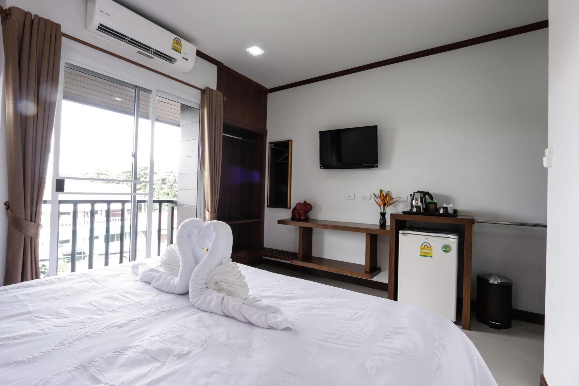 Cozytel Chiangmai Hotel Chiang Mai Exterior photo