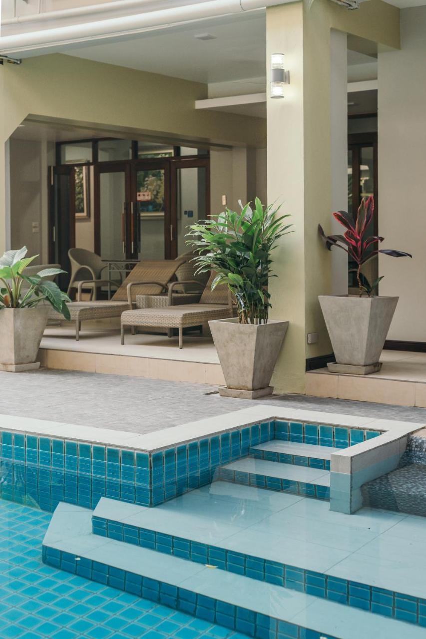 Cozytel Chiangmai Hotel Chiang Mai Exterior photo